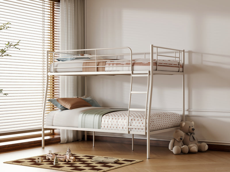 Single-module bunk bed with inner access ladder